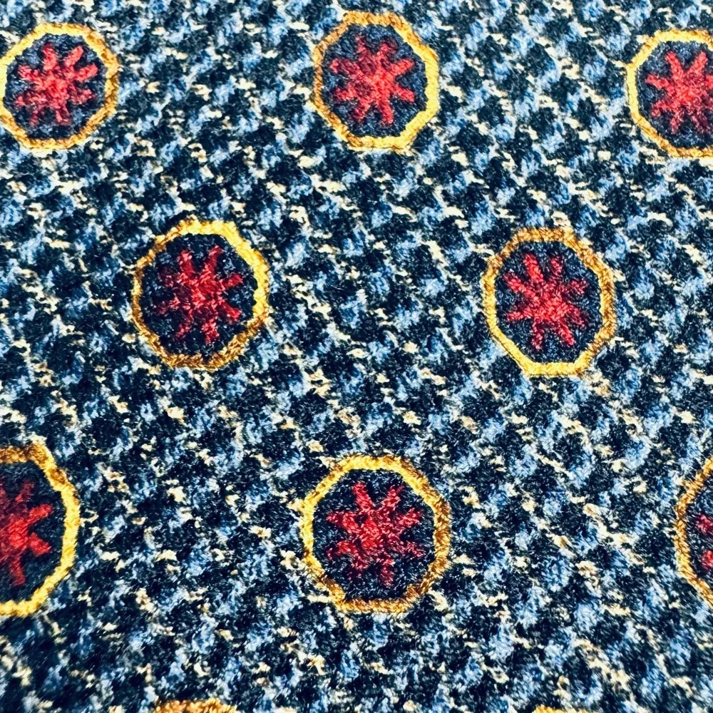 Ermenegildo Zegna Silk Tie Blue Red‎ Gold Medallion Made in Italy Designer